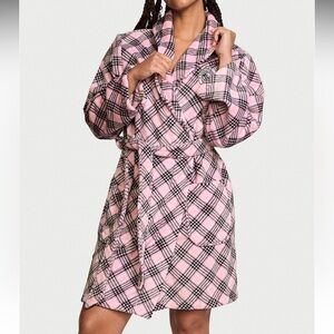 VS SHORT COZY ROBE XL/XXL NWT